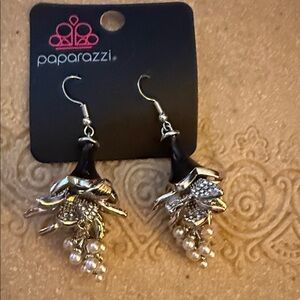 NWT Paparazzi Black and Silver Floral Drop Earrings medium weight 2 3/4”